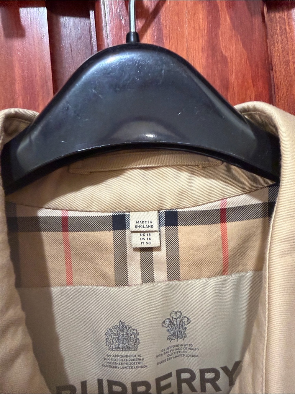 Burberry Beige Double-Breasted Trench Coat with Belt - Picture 3 of 12